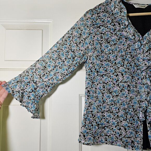 Laura Ashley Top Women's 8 Black Blue Purple Dark Floral Silk Ruffle V-neck - Picture 5 of 8